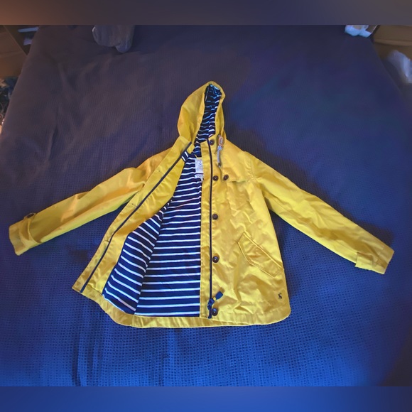 Joules rain jacket like new condition. Breathable but warm - Picture 2 of 4